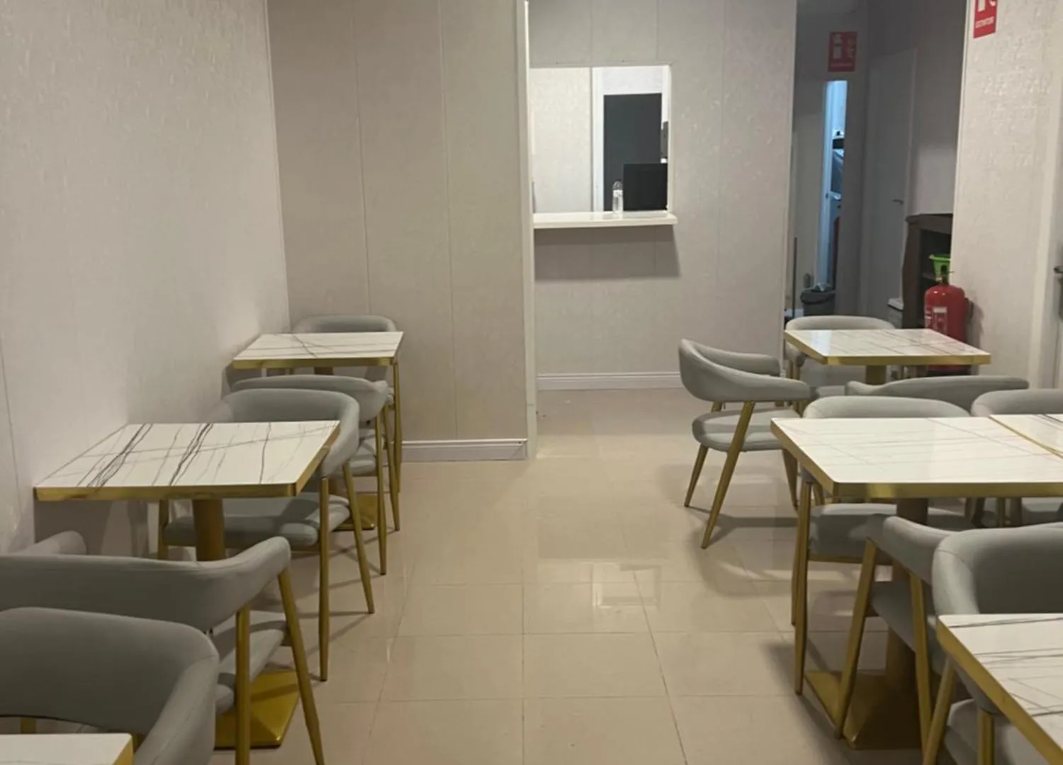 Air Hostel Capsules Airport Gava Spain